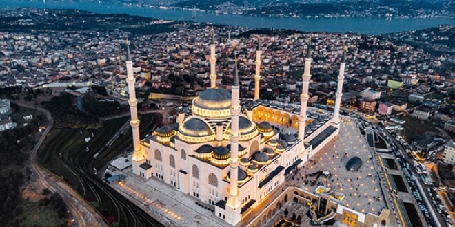Büyük Çamlıca Camii